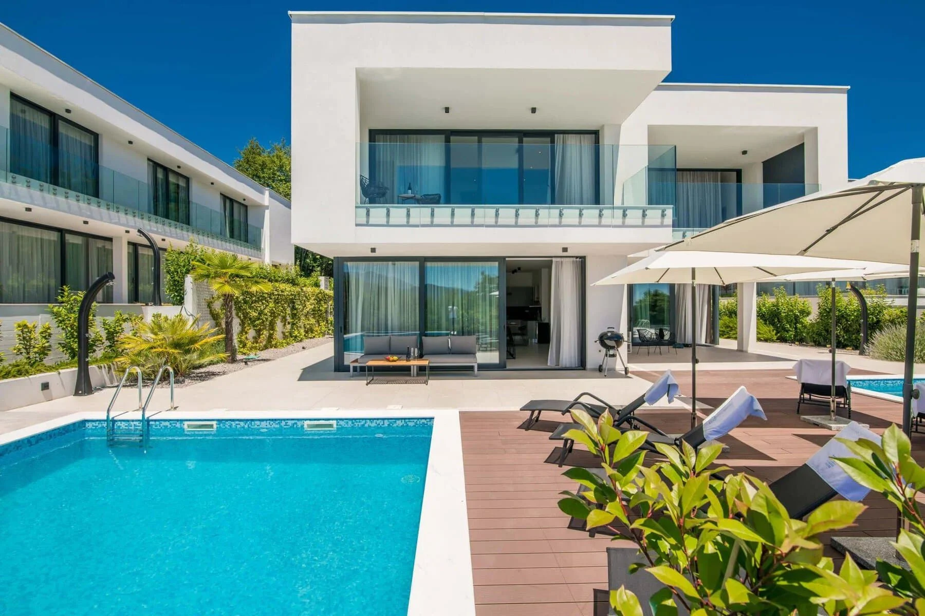 Semi-Detached Villa With Pool And Sea View