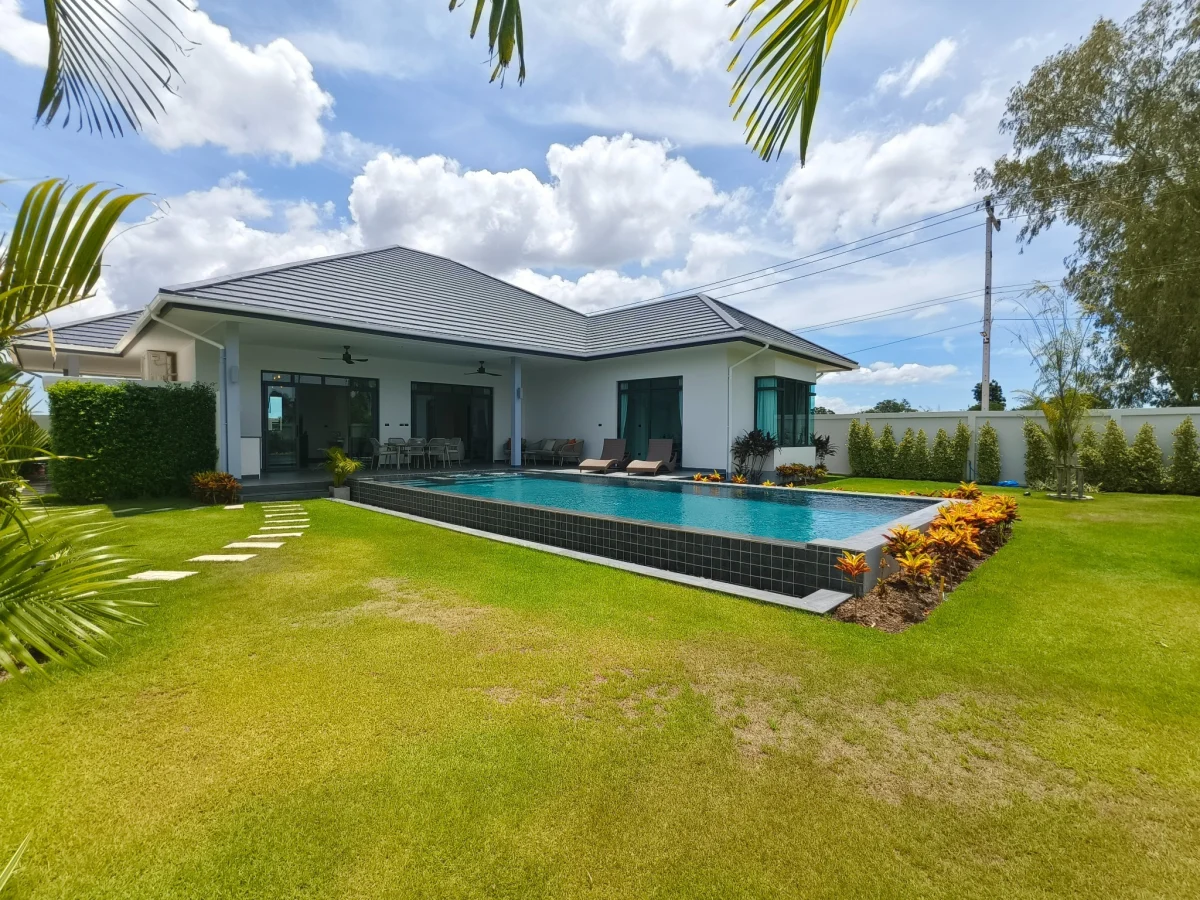 Villa for Sale in ซอย 112 Tambon Thap Tai, หนองแก Chang Wat Prachuap Khiri Khan 77110, Thailand USD 372,250