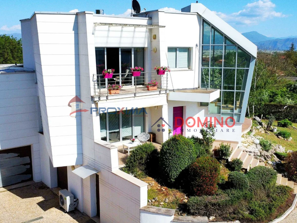 Villa for Sale in Via Monte Cervaro, 49, 67051 Avezzano AQ, Italy USD 460,000