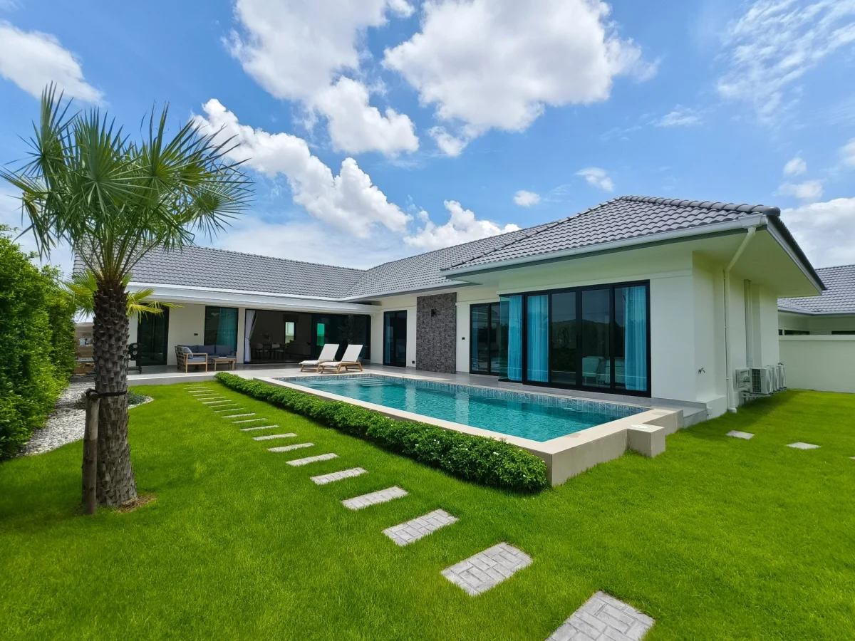 Villa for Sale in Thap Tai, Hua Hin District, Prachuap Khiri Khan, Thailand, 77110 USD 360,000