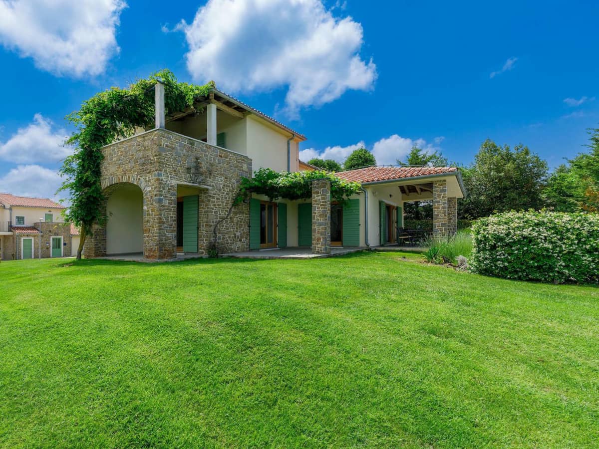 Villa for Sale in Buje, Croatia USD 800,000