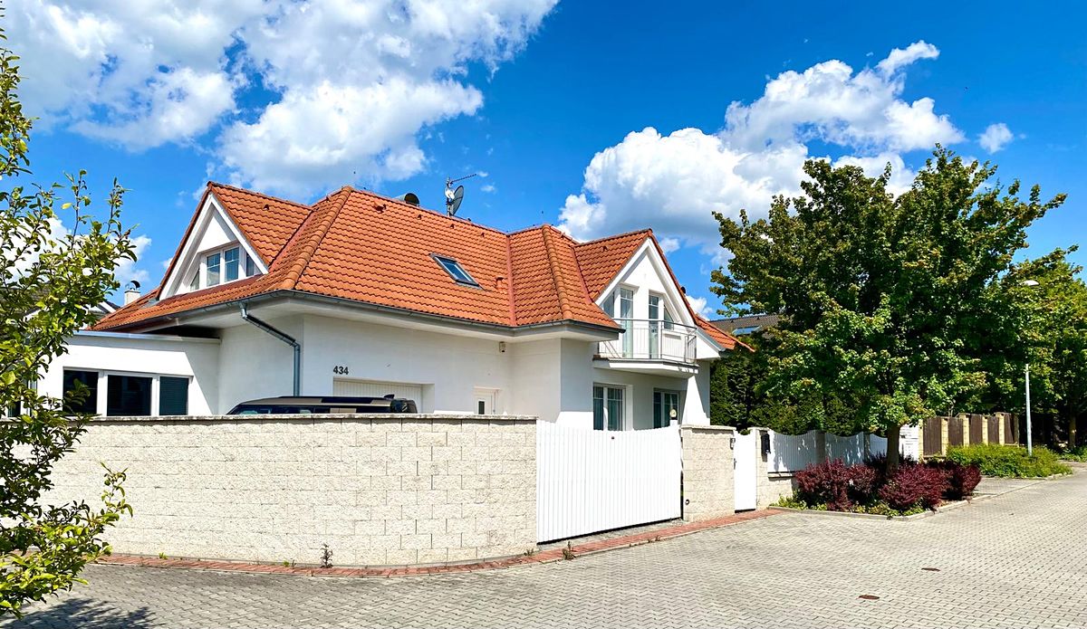 Villa for Sale in U Louže 434, Přemyšlení, 250 66 Zdiby, Czechia USD 1,294