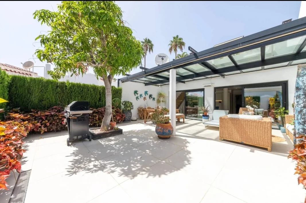Villa for Sale in Pasito Blanco, Las Palmas, Canary Islands, Spain, 35106 USD 1,462,725