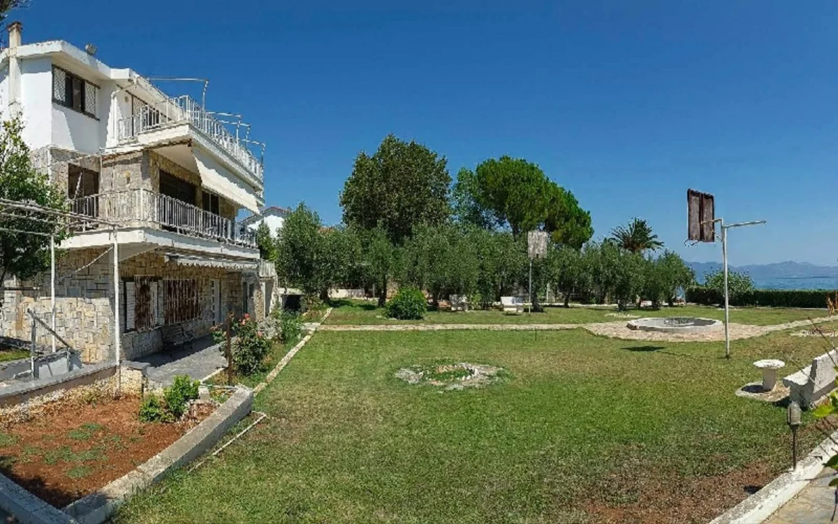Detached House for Sale in Livanates 350 07, Greece USD 1,068,915