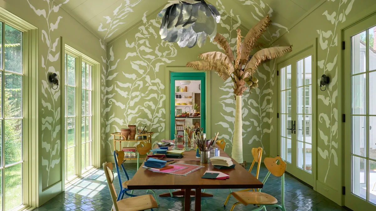 In This Artist’s 1700s Farmhouse Surrounded By Old-Growth Forest, the Chandeliers Are Made of Disposable Lasagna Trays