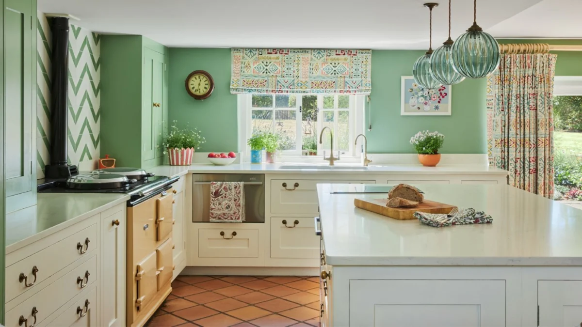 The Lesser-Known Kitchen Color Trend to Try If You Love the Look of English Country Kitchens